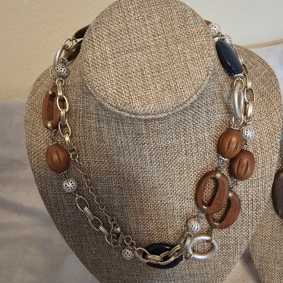 3 Lia Sophia Necklaces - Picture 2 of 10